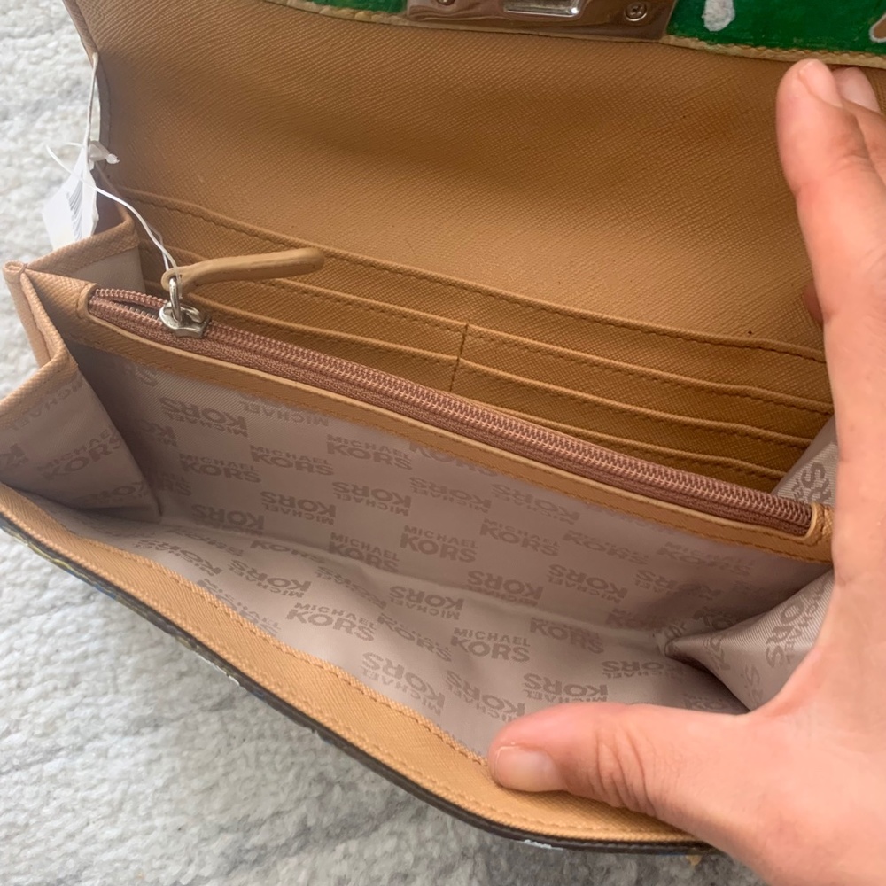 Hand painted Michael Kors WALLET (PAINTED BY OWNER NOT Painted by MICHAEL KORS!! - Picture 9 of 10